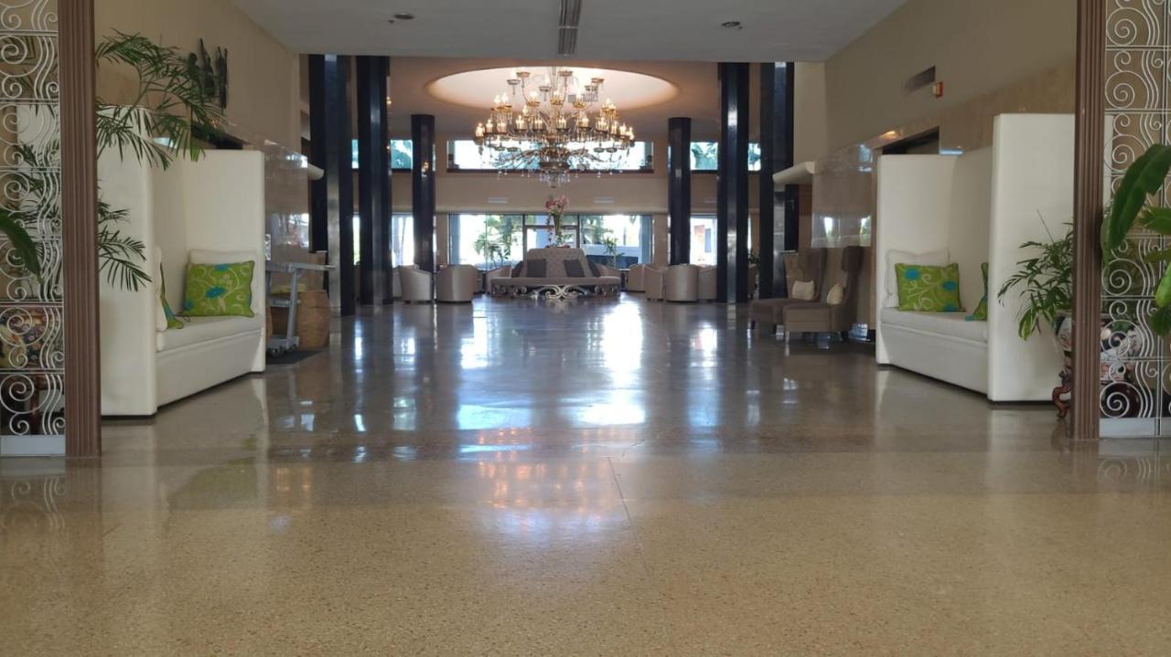 Sherry Frontenac Oceanfront Маями Бийч Екстериор снимка
