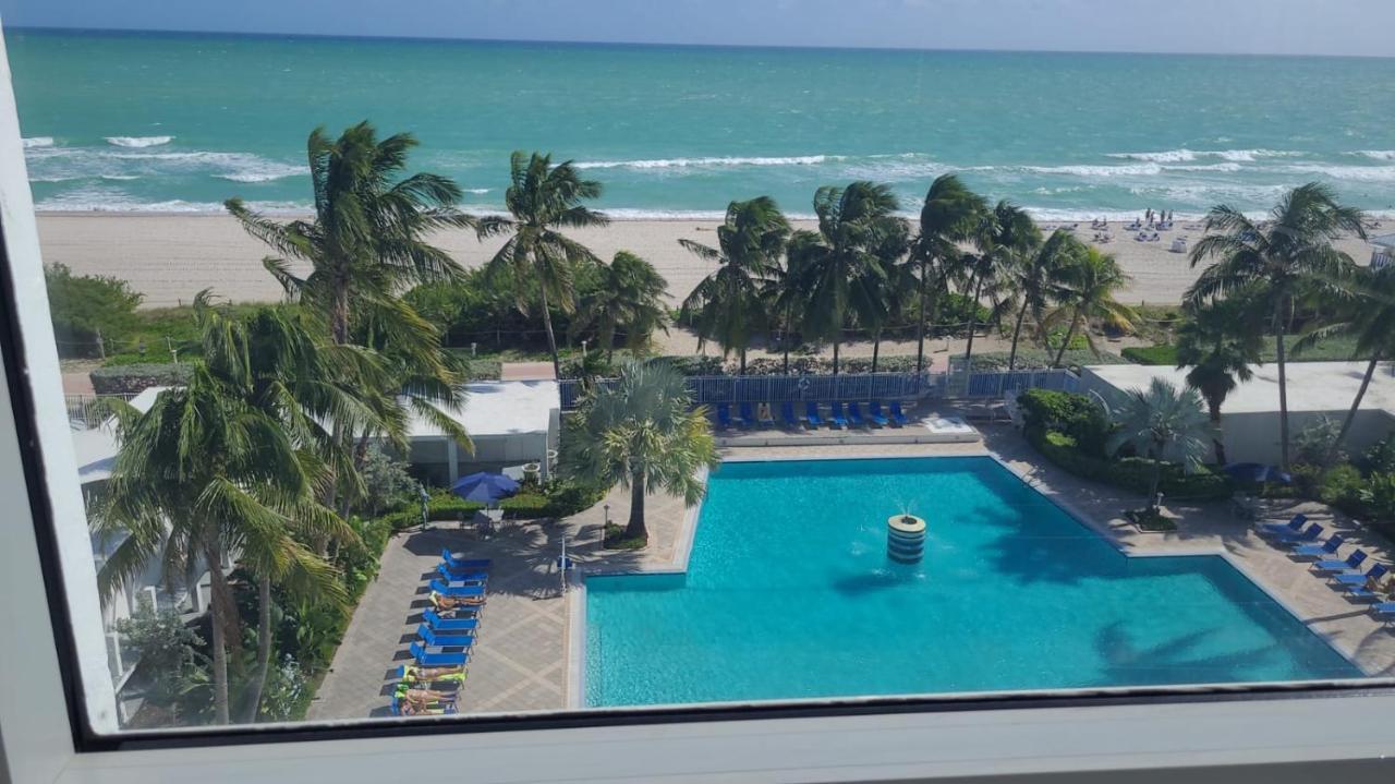 Sherry Frontenac Oceanfront Маями Бийч Екстериор снимка