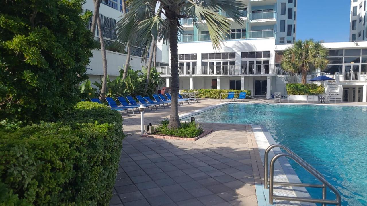 Sherry Frontenac Oceanfront Маями Бийч Екстериор снимка