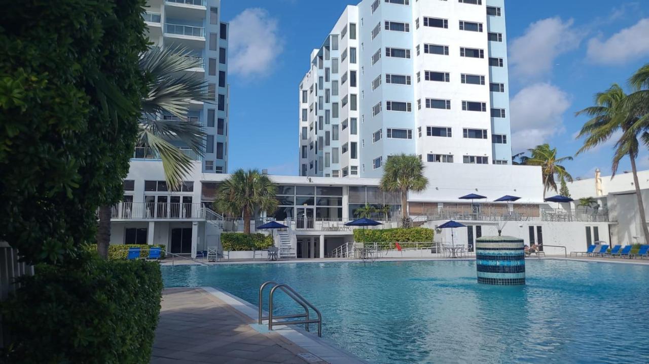 Sherry Frontenac Oceanfront Маями Бийч Екстериор снимка