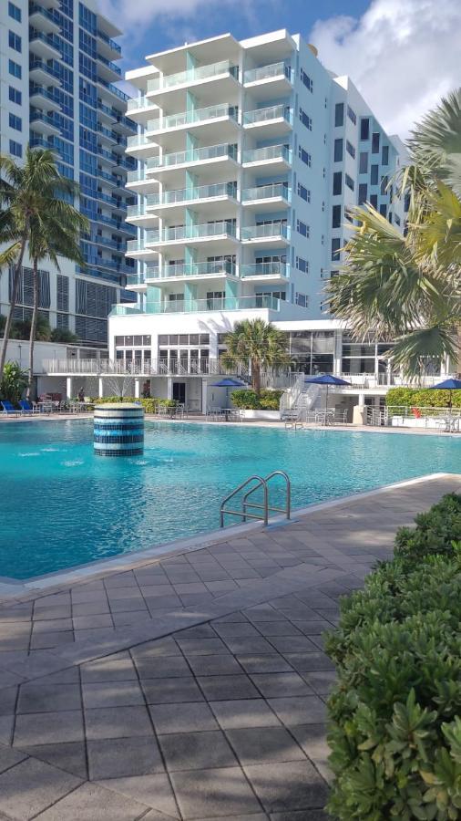 Sherry Frontenac Oceanfront Маями Бийч Екстериор снимка