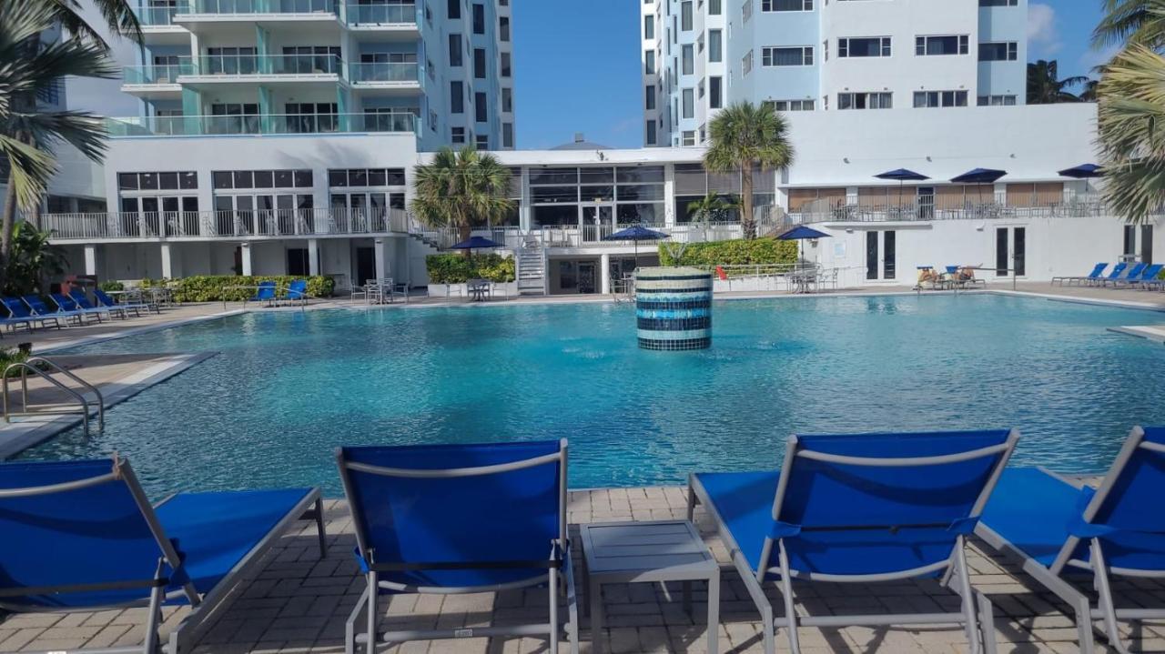 Sherry Frontenac Oceanfront Маями Бийч Екстериор снимка