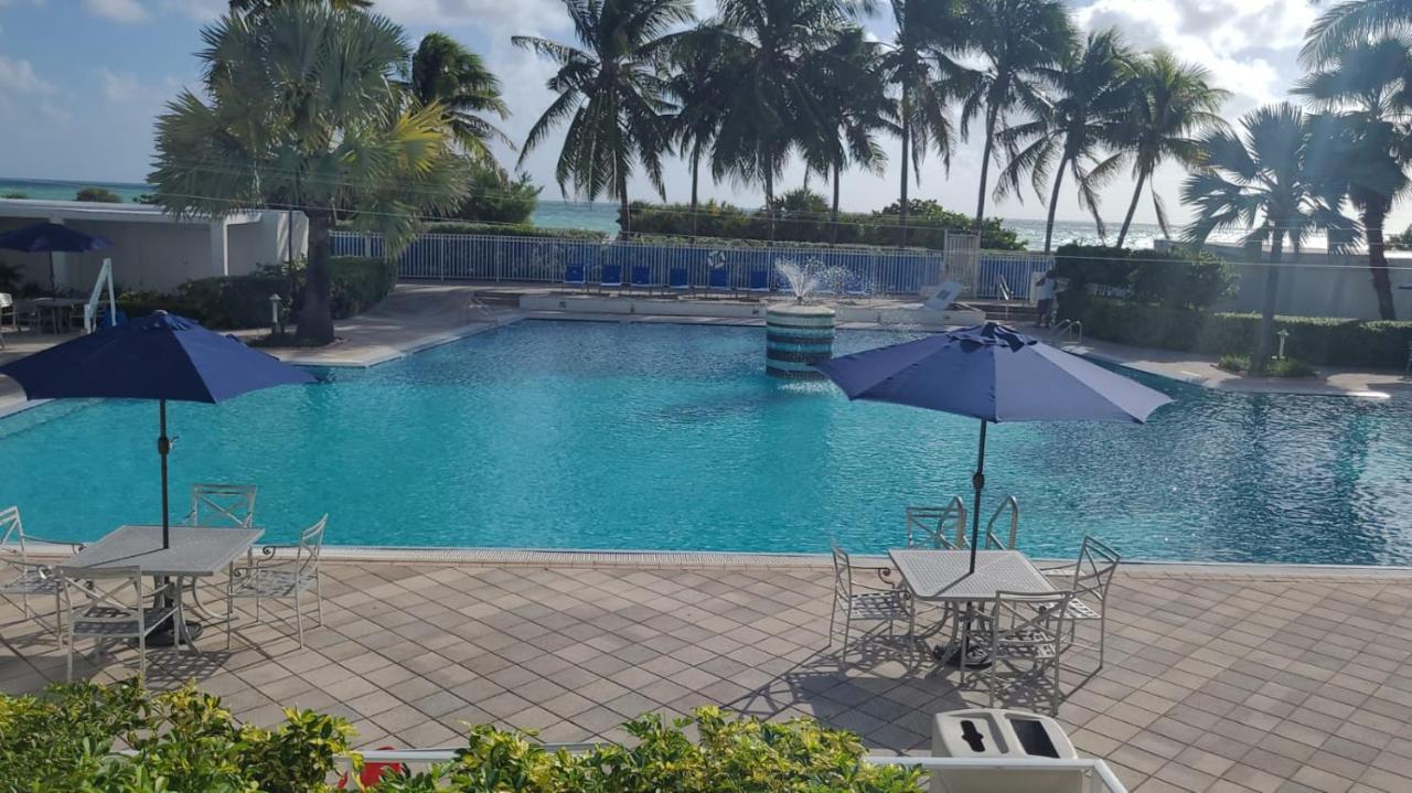 Sherry Frontenac Oceanfront Маями Бийч Екстериор снимка