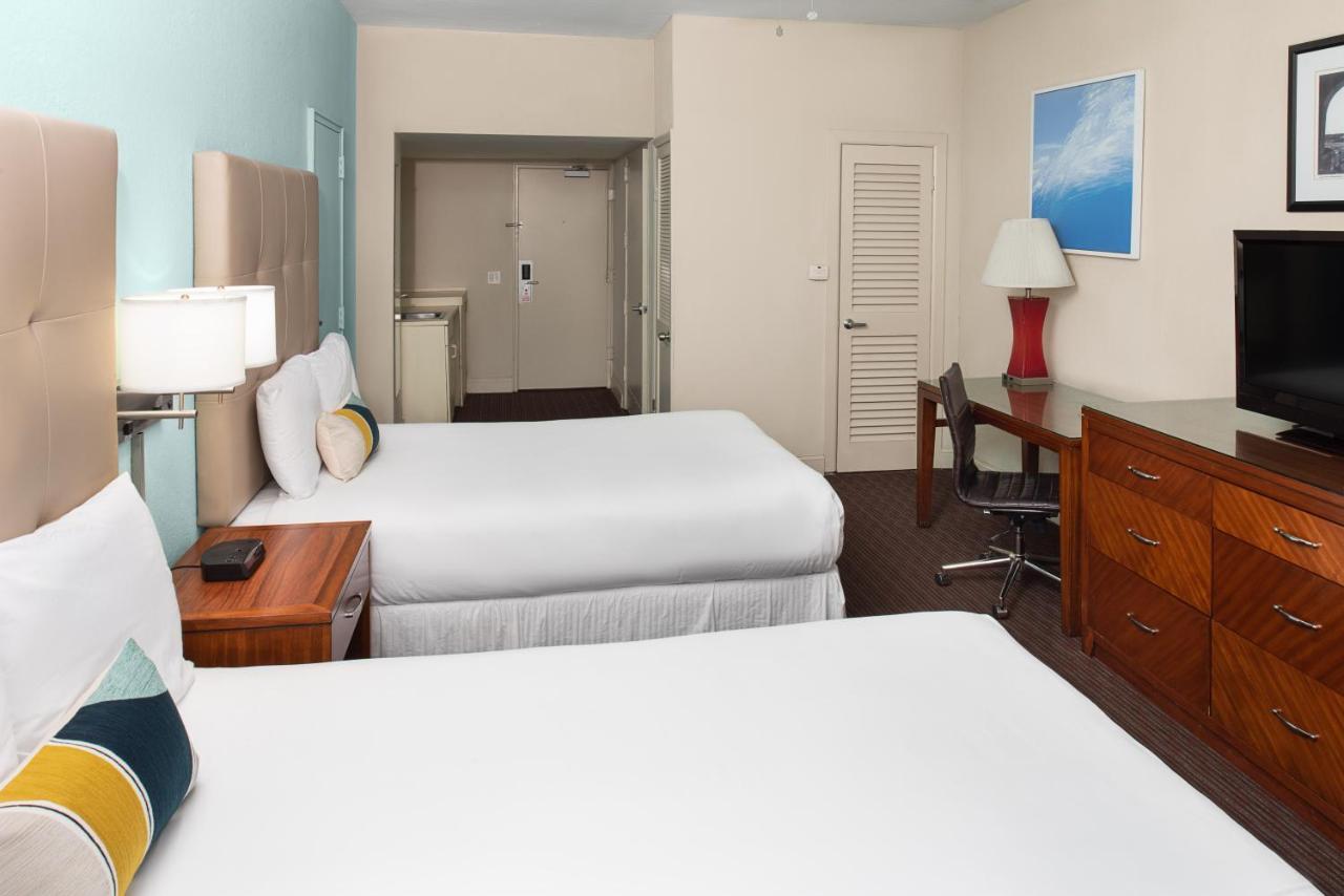 Sherry Frontenac Oceanfront Маями Бийч Екстериор снимка
